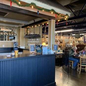 Cafe Fontana: Perpaduan Desain Interior Artistik & Cita Rasa Kuliner Tingkat Tinggi